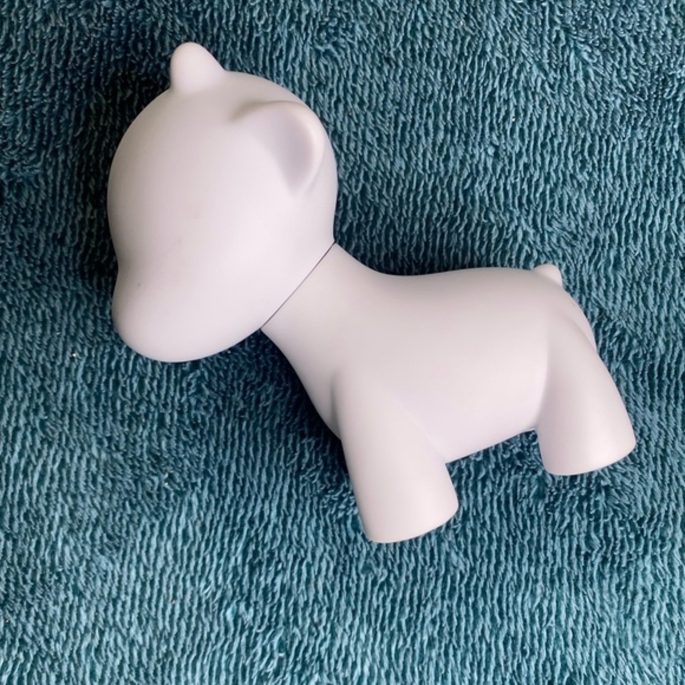 KidRobot - Munny decorate yourself vinyl character - measurements in pics Dunny